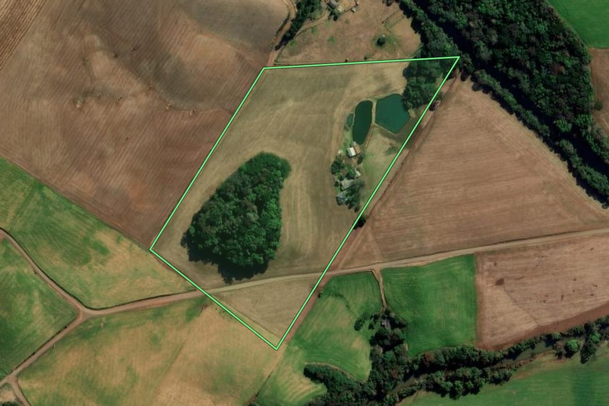 Imagem de satélite do imóvel rural em Vila Lângaro (RS), com o contorno declarado no CAR desenhado por cima.