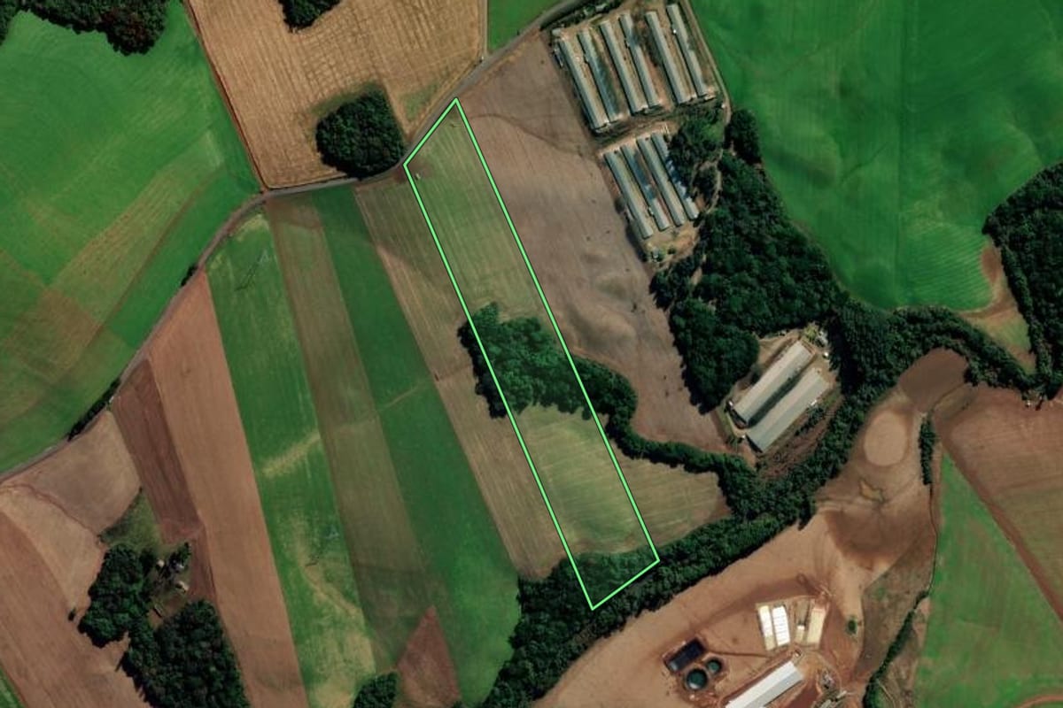 Imagem de satélite do imóvel rural em Vila Lângaro (RS), com o contorno declarado no CAR desenhado por cima.