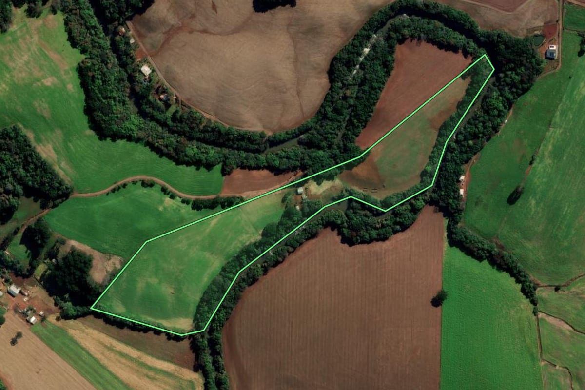 Imagem de satélite do imóvel rural em Vila Lângaro (RS), com o contorno declarado no CAR desenhado por cima.