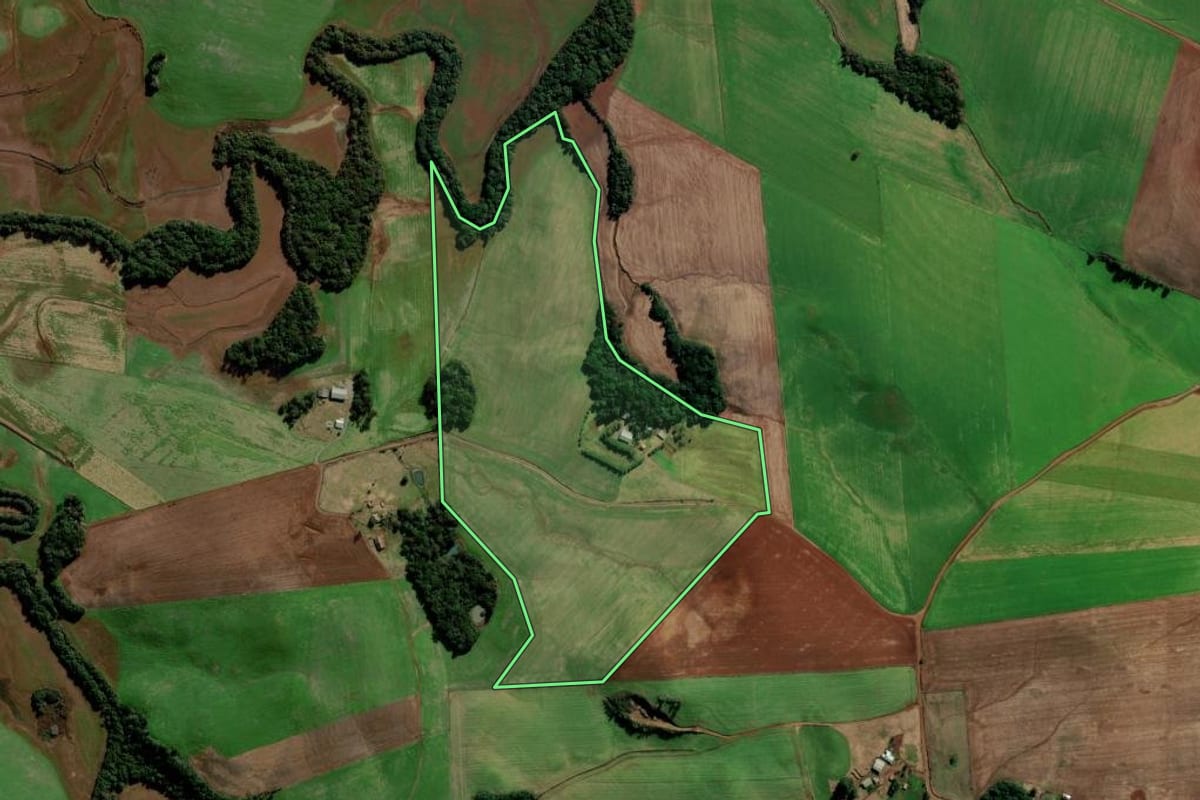 Imagem de satélite do imóvel rural em Vila Lângaro (RS), com o contorno declarado no CAR desenhado por cima.