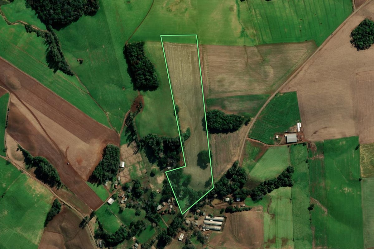 Imagem de satélite do imóvel rural em Vila Lângaro (RS), com o contorno declarado no CAR desenhado por cima.