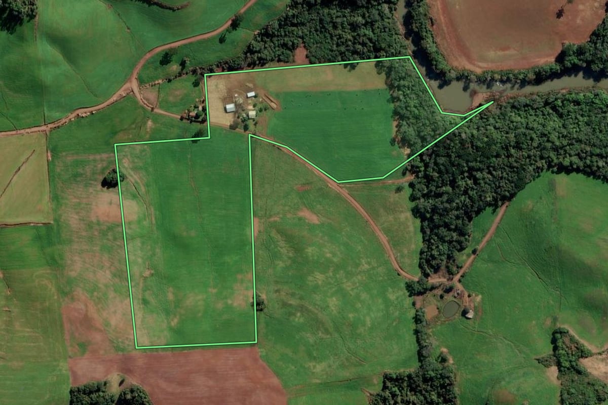 Imagem de satélite do imóvel rural em Vila Maria (RS), com o contorno declarado no CAR desenhado por cima.