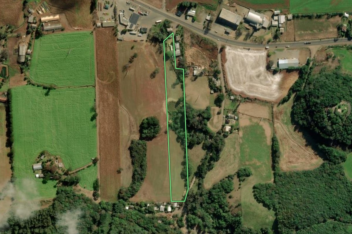 Imagem de satélite do imóvel rural em Vila Maria (RS), com o contorno declarado no CAR desenhado por cima.