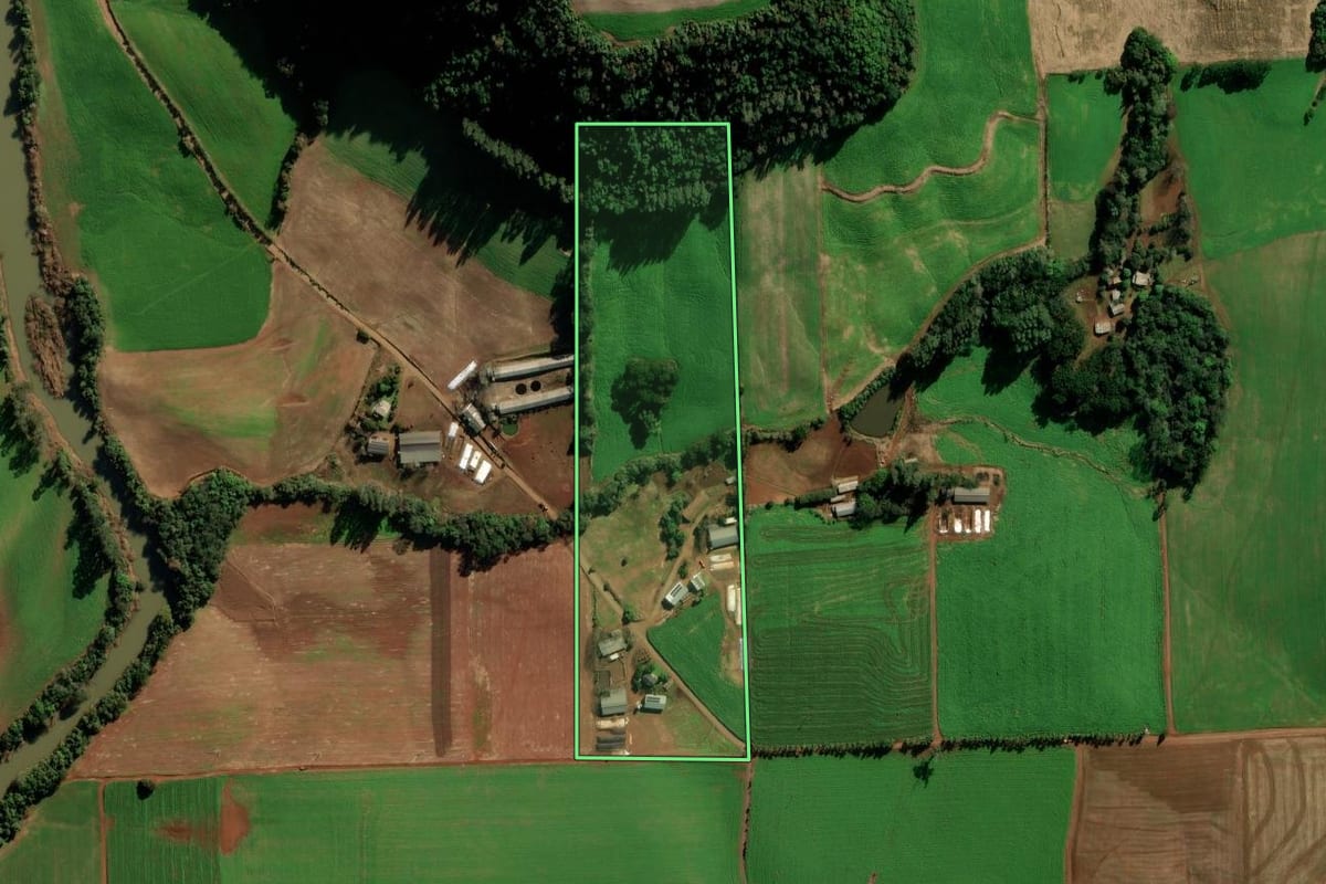 Imagem de satélite do imóvel rural em Vila Maria (RS), com o contorno declarado no CAR desenhado por cima.