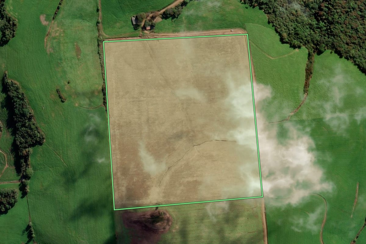 Imagem de satélite do imóvel rural em Vila Maria (RS), com o contorno declarado no CAR desenhado por cima.