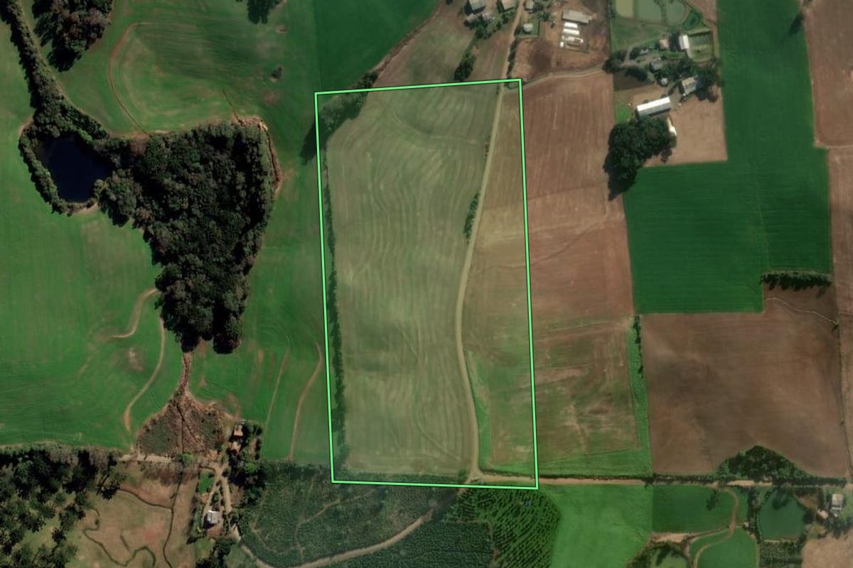 Imagem de satélite do imóvel rural em Vila Maria (RS), com o contorno declarado no CAR desenhado por cima.
