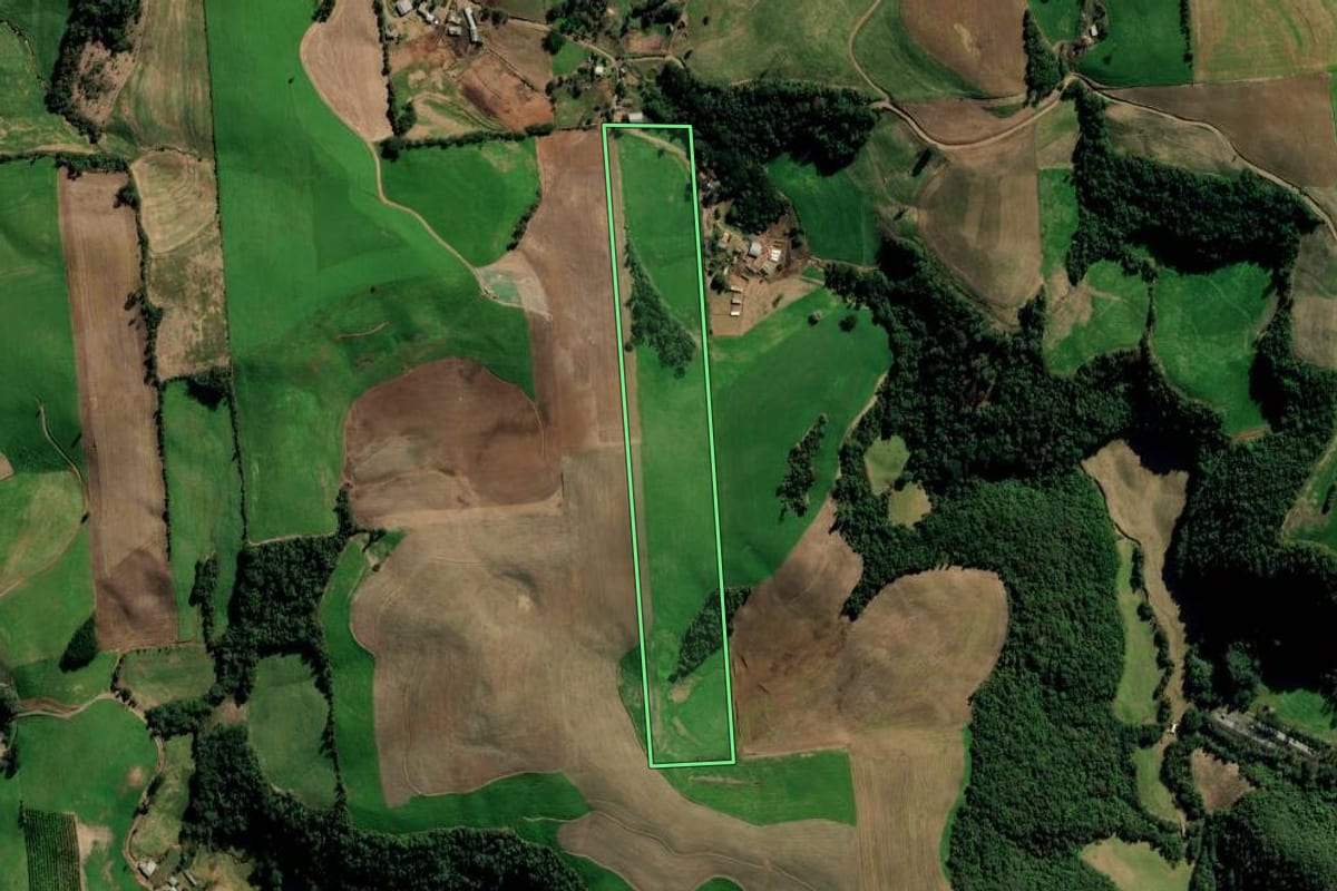 Imagem de satélite do imóvel rural em Vila Maria (RS), com o contorno declarado no CAR desenhado por cima.