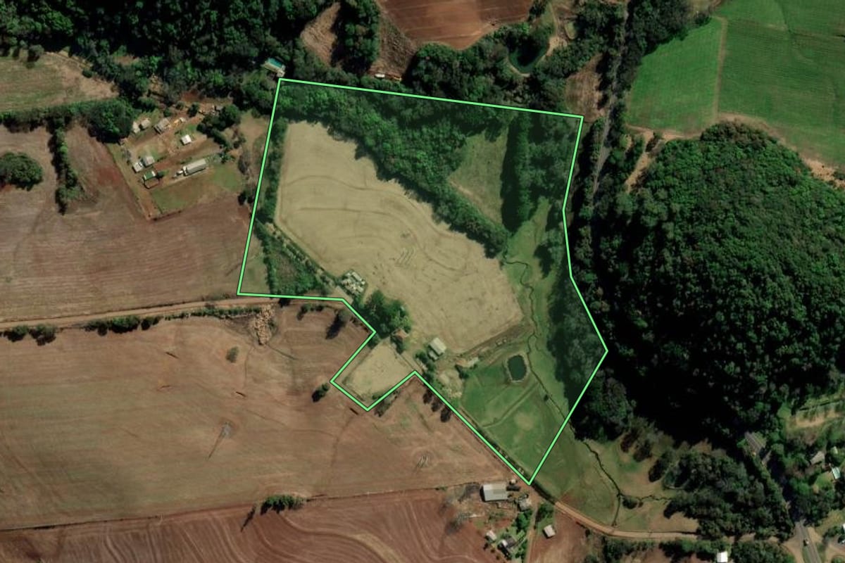 Imagem de satélite do imóvel rural em Vila Maria (RS), com o contorno declarado no CAR desenhado por cima.