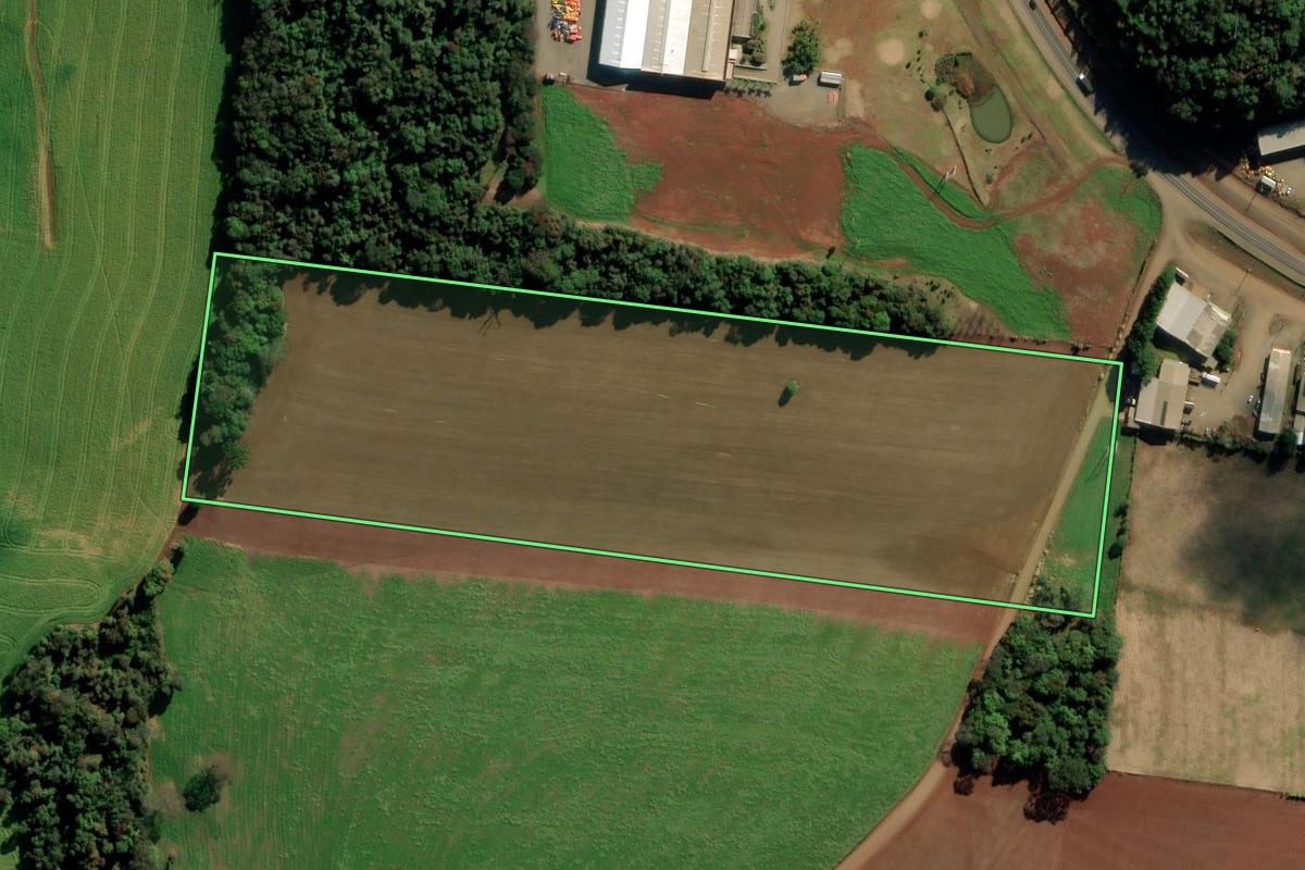 Imagem de satélite do imóvel rural em Vila Maria (RS), com o contorno declarado no CAR desenhado por cima.