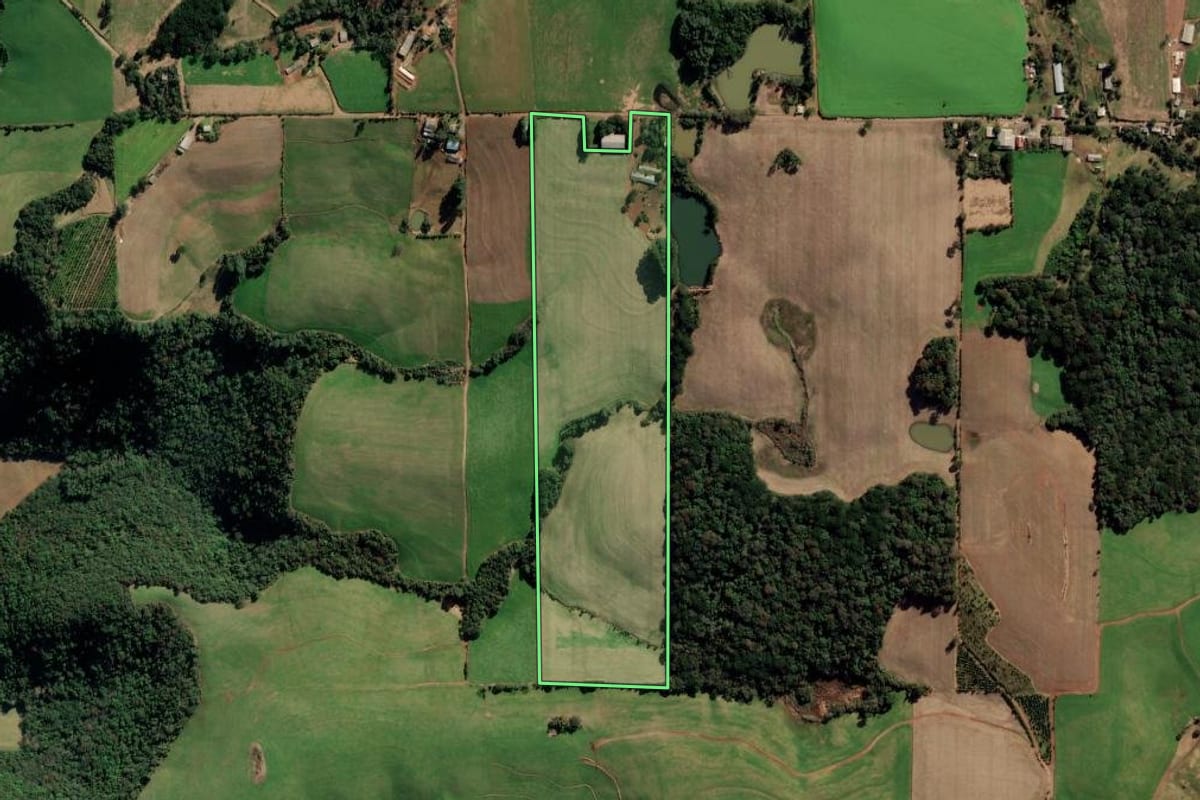 Imagem de satélite do imóvel rural em Vila Maria (RS), com o contorno declarado no CAR desenhado por cima.