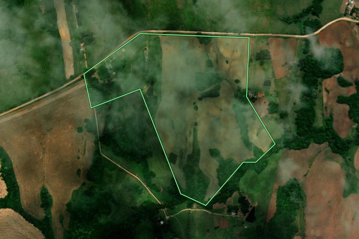 Imagem de satélite do imóvel rural em Vila Nova do Sul (RS), com o contorno declarado no CAR desenhado por cima.