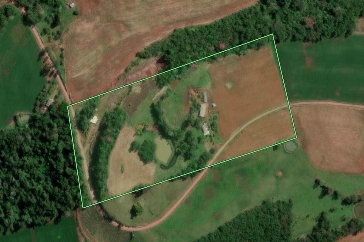 Imagem de satélite do imóvel rural em Vista Alegre (RS), com o contorno declarado no CAR desenhado por cima.
