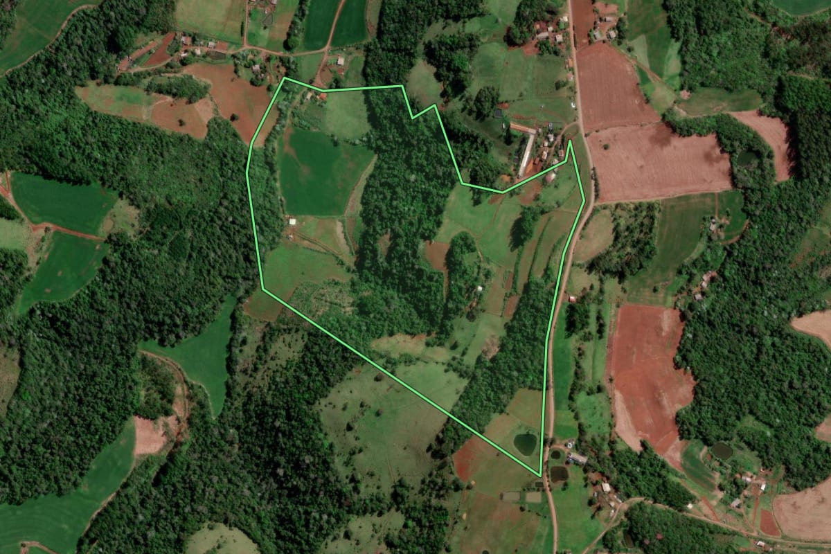 Imagem de satélite do imóvel rural em Vista Gaúcha (RS), com o contorno declarado no CAR desenhado por cima.