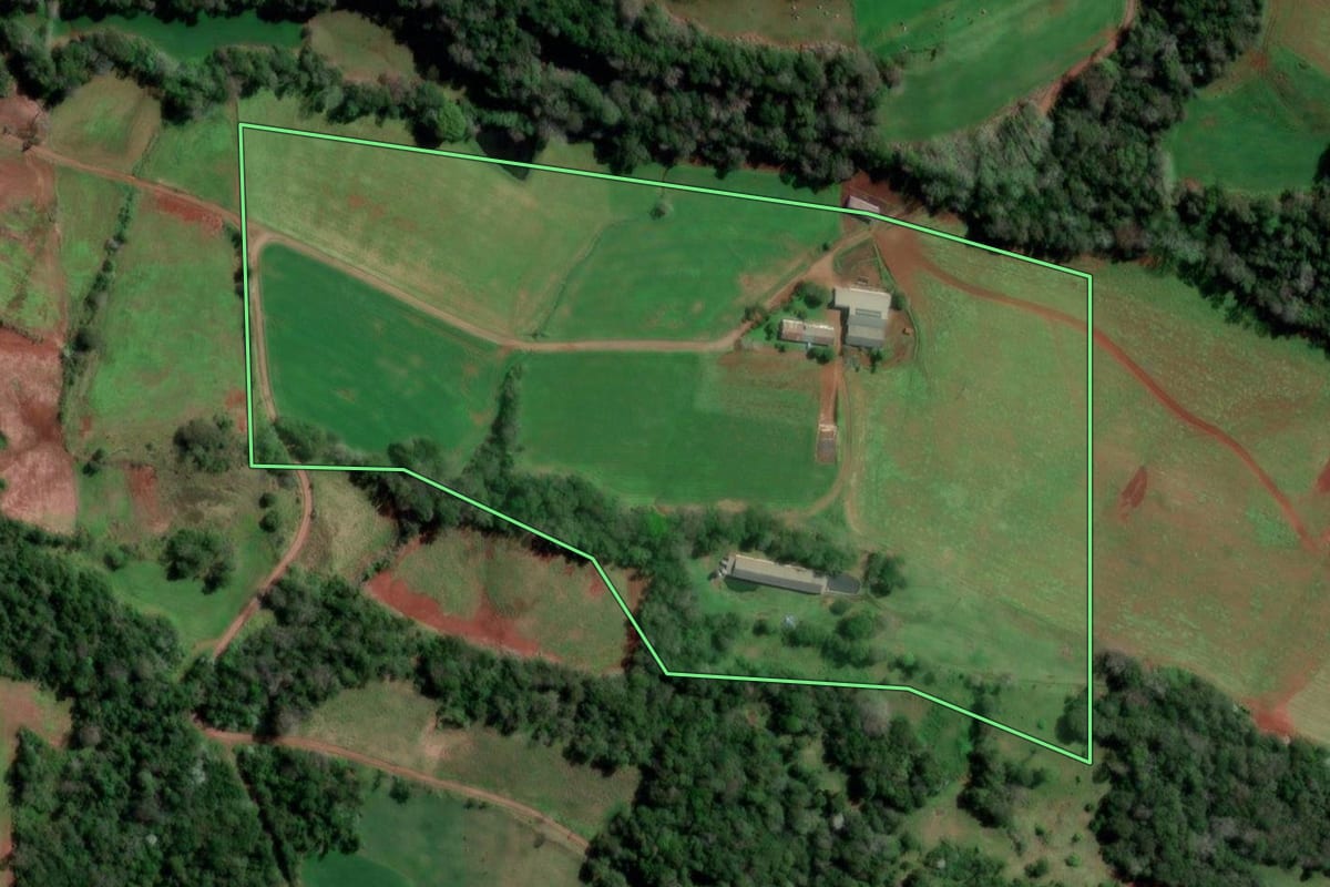 Imagem de satélite do imóvel rural em Vista Gaúcha (RS), com o contorno declarado no CAR desenhado por cima.