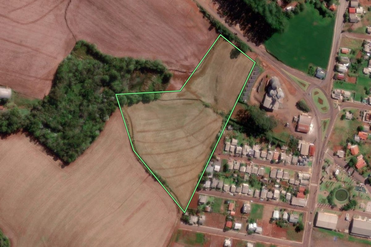 Imagem de satélite do imóvel rural em Vista Gaúcha (RS), com o contorno declarado no CAR desenhado por cima.