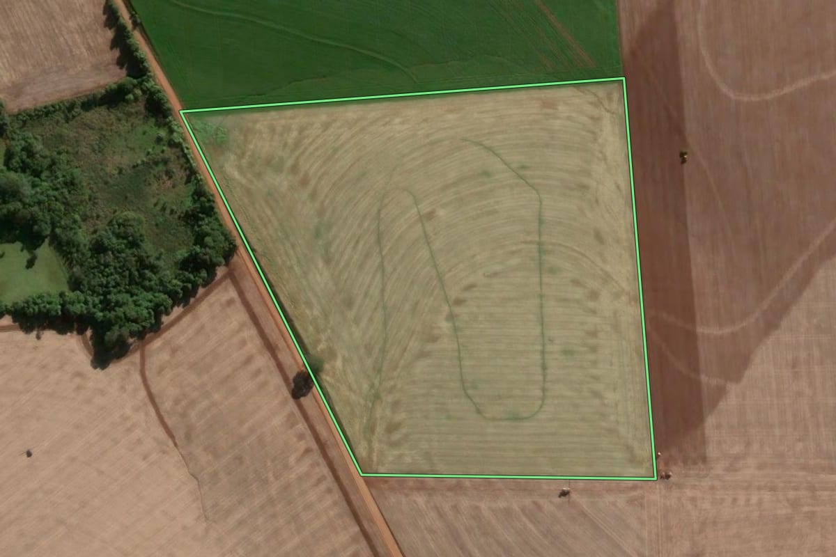 Imagem de satélite do imóvel rural em Vitória das Missões (RS), com o contorno declarado no CAR desenhado por cima.