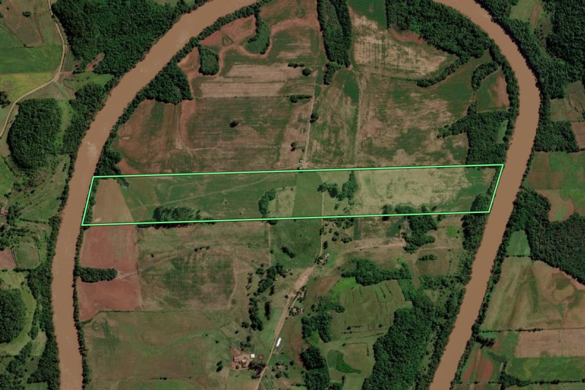 Imagem de satélite do imóvel rural em Vitória das Missões (RS), com o contorno declarado no CAR desenhado por cima.