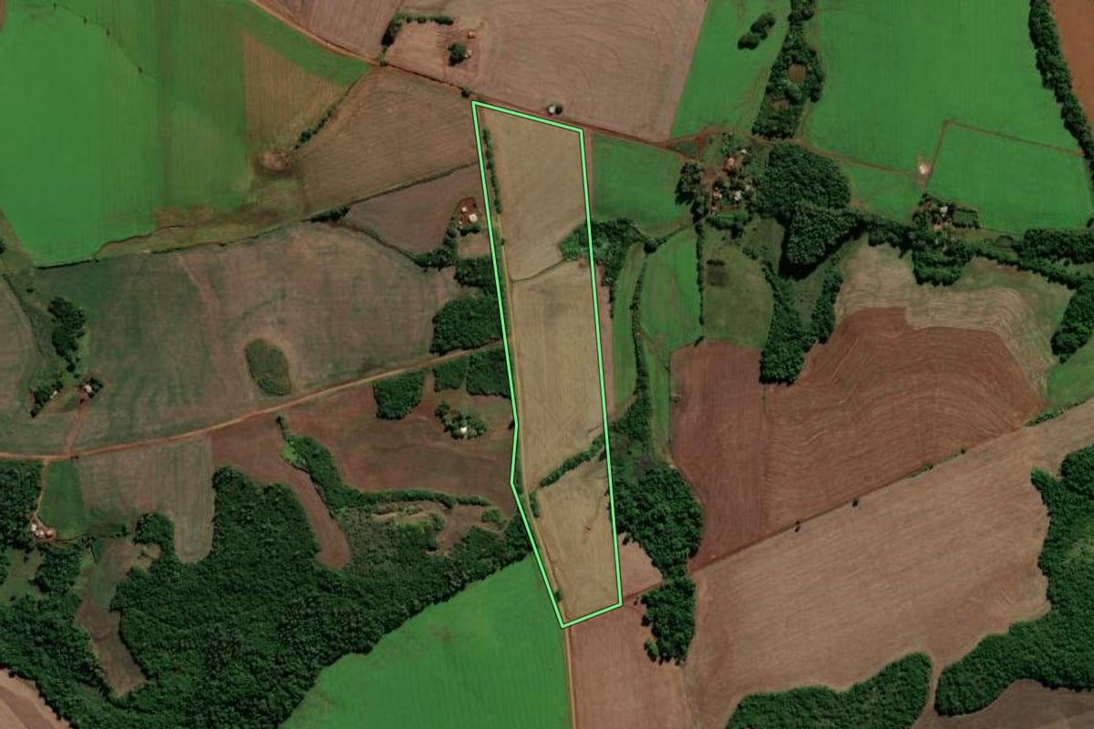 Imagem de satélite do imóvel rural em Vitória das Missões (RS), com o contorno declarado no CAR desenhado por cima.