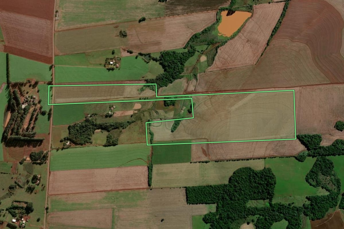 Imagem de satélite do imóvel rural em Vitória das Missões (RS), com o contorno declarado no CAR desenhado por cima.