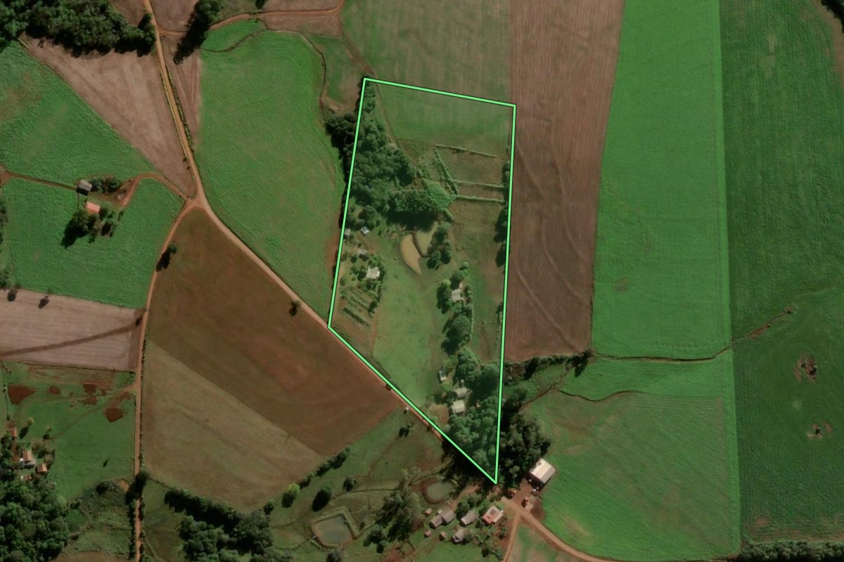 Imagem de satélite do imóvel rural em Vitória das Missões (RS), com o contorno declarado no CAR desenhado por cima.