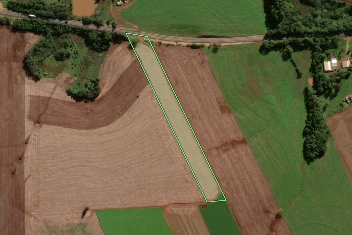 Imagem de satélite do imóvel rural em Vitória das Missões (RS), com o contorno declarado no CAR desenhado por cima.