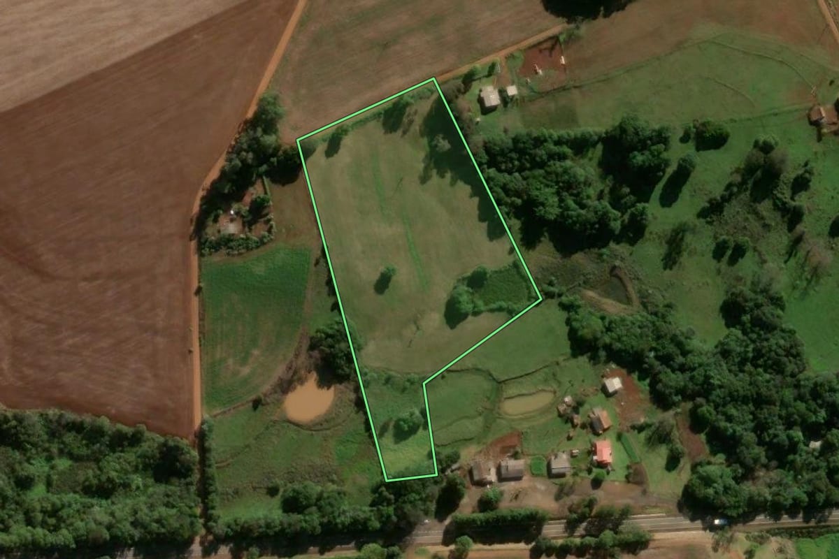 Imagem de satélite do imóvel rural em Vitória das Missões (RS), com o contorno declarado no CAR desenhado por cima.