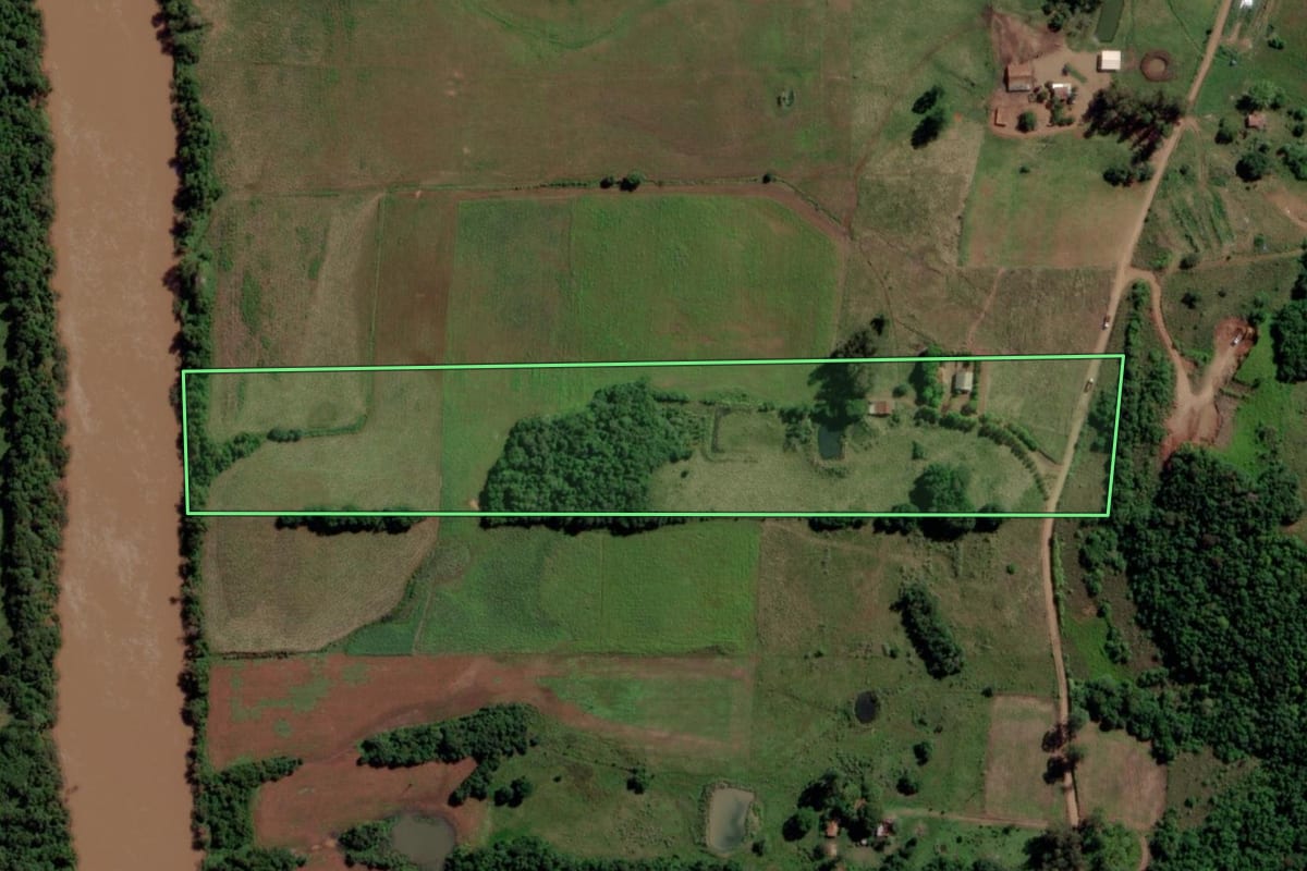 Imagem de satélite do imóvel rural em Vitória das Missões (RS), com o contorno declarado no CAR desenhado por cima.