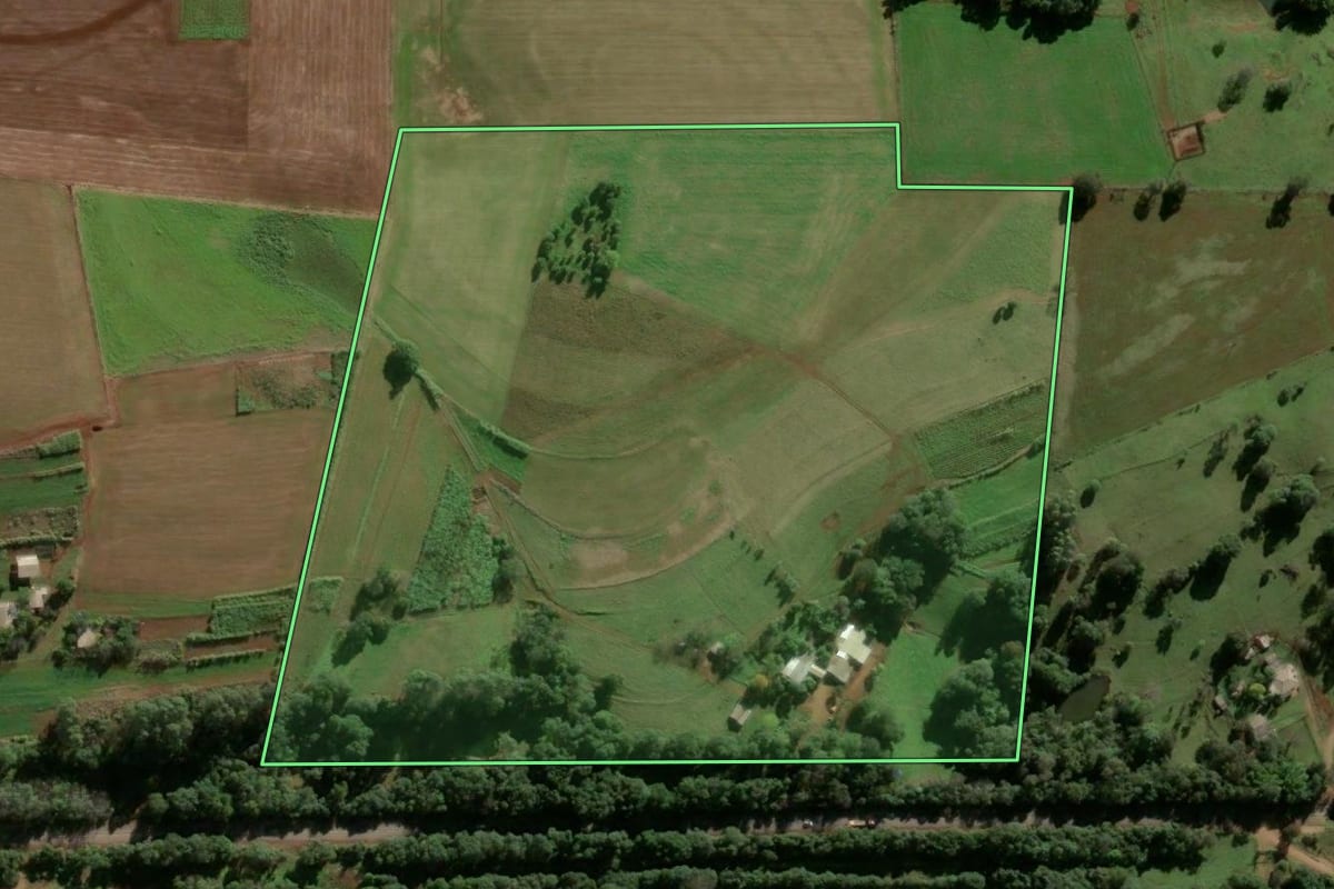 Imagem de satélite do imóvel rural em Vitória das Missões (RS), com o contorno declarado no CAR desenhado por cima.