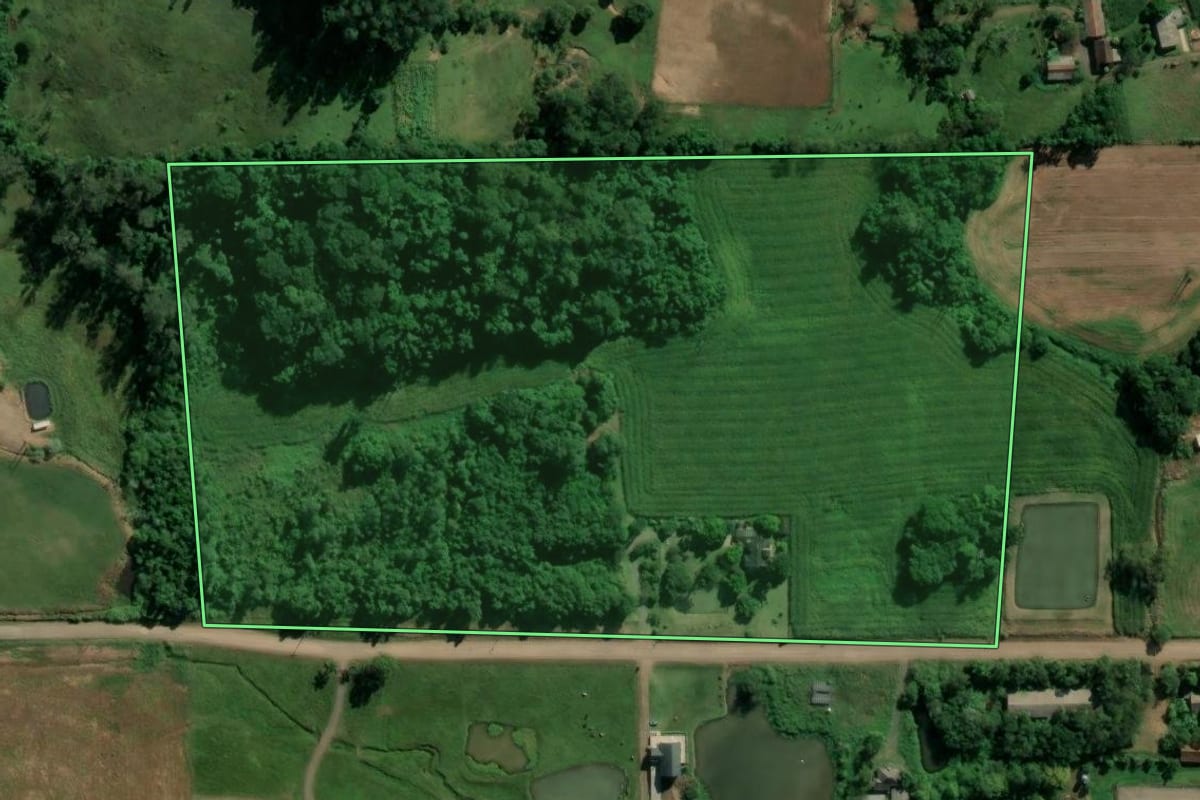 Imagem de satélite do imóvel rural em Westfália (RS), com o contorno declarado no CAR desenhado por cima.