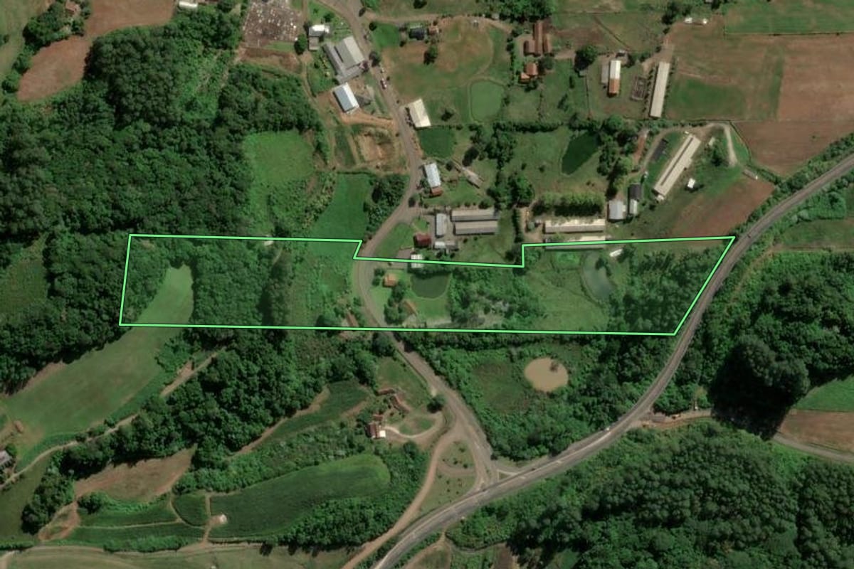 Imagem de satélite do imóvel rural em Westfália (RS), com o contorno declarado no CAR desenhado por cima.