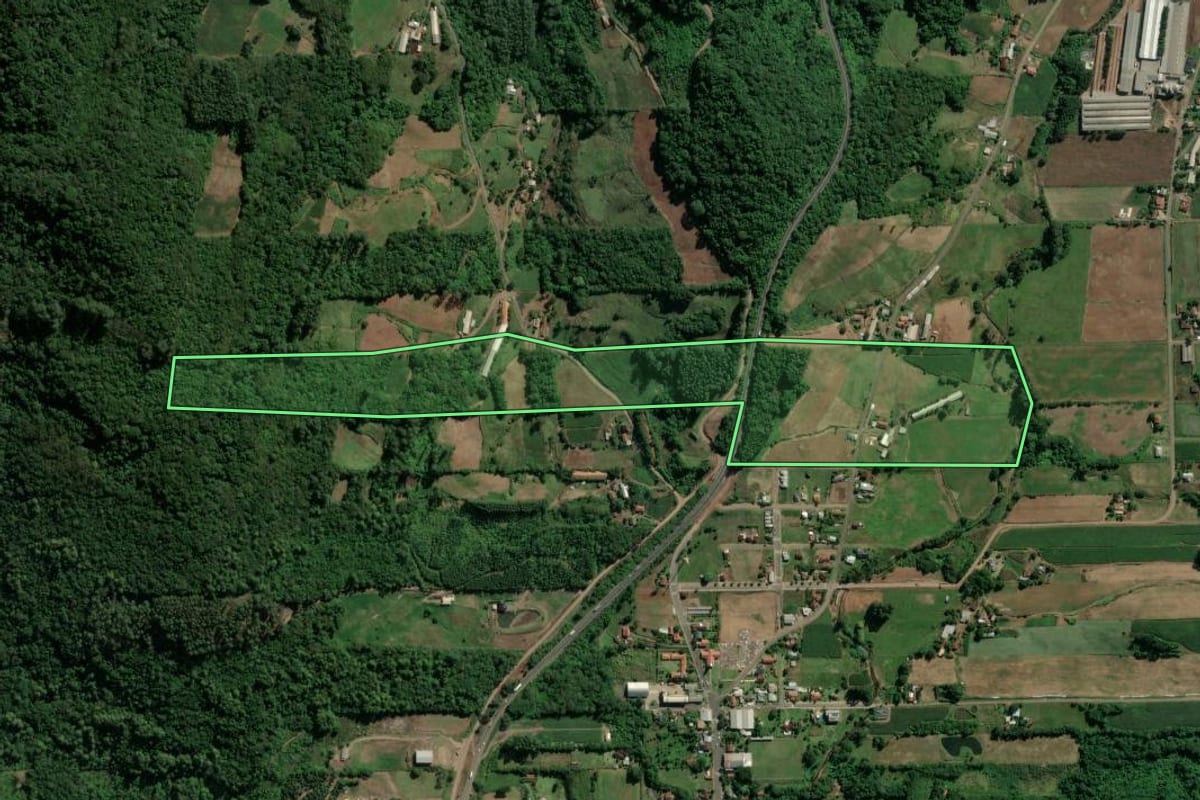 Imagem de satélite do imóvel rural em Westfália (RS), com o contorno declarado no CAR desenhado por cima.