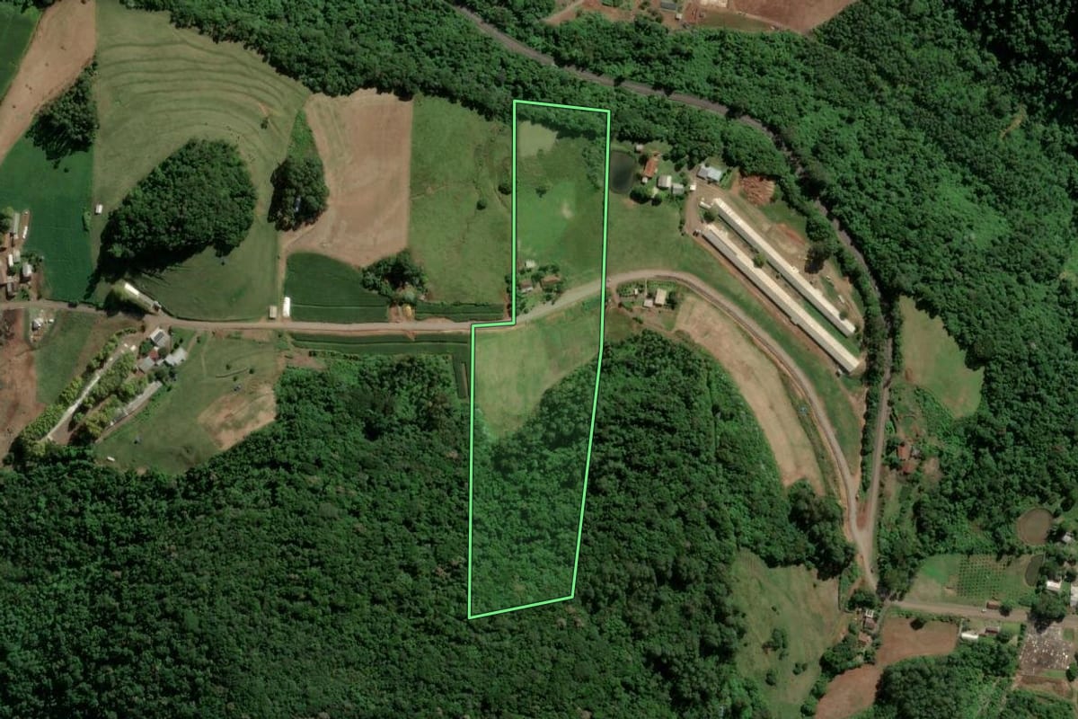 Imagem de satélite do imóvel rural em Westfália (RS), com o contorno declarado no CAR desenhado por cima.