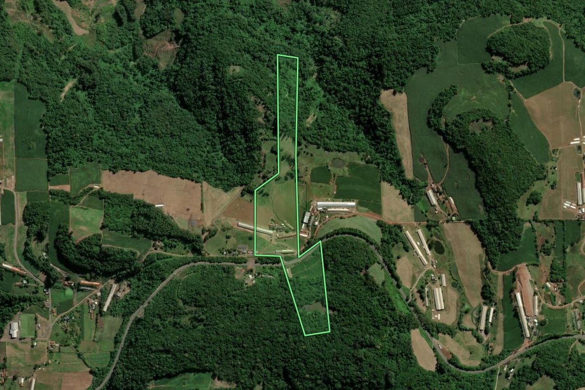 Imagem de satélite do imóvel rural em Westfália (RS), com o contorno declarado no CAR desenhado por cima.