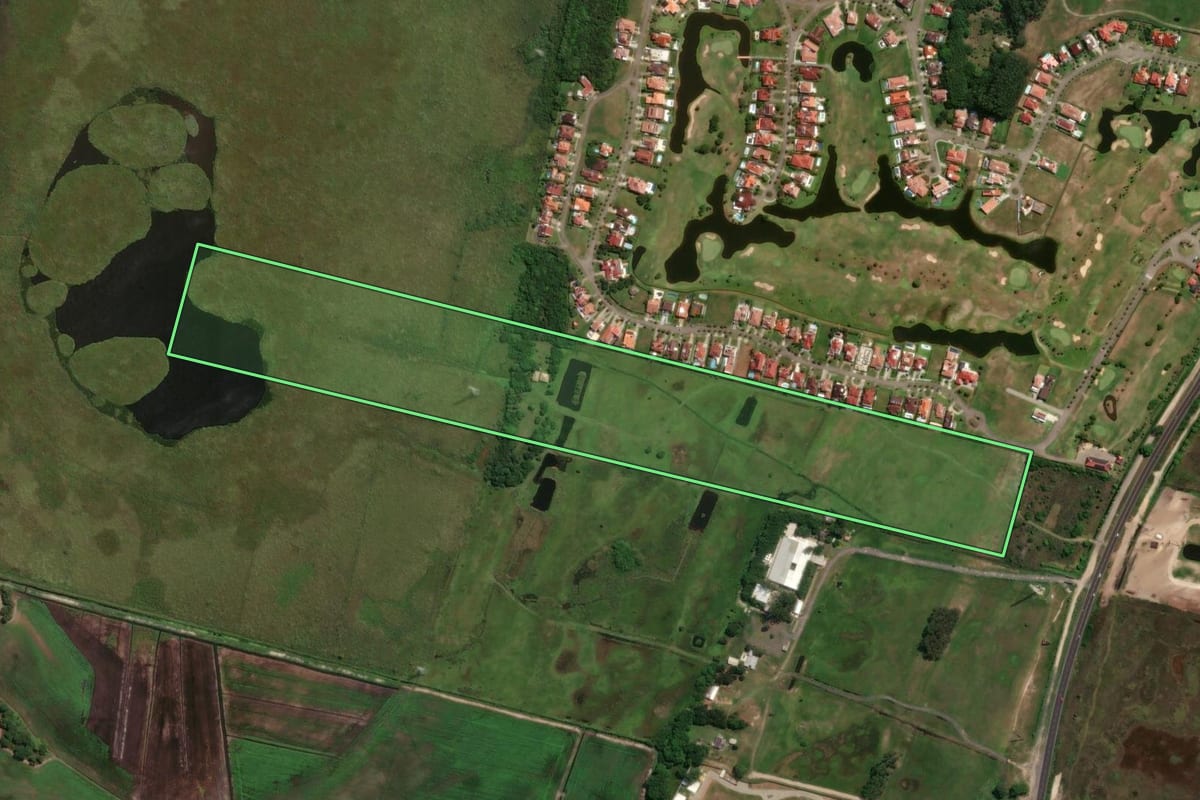 Imagem de satélite do imóvel rural em Xangri-lá (RS), com o contorno declarado no CAR desenhado por cima.