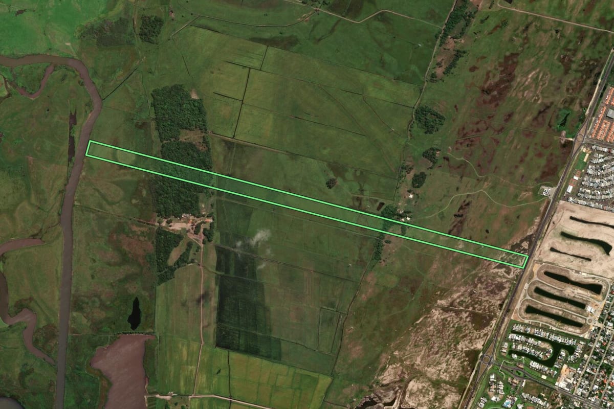 Imagem de satélite do imóvel rural em Xangri-lá (RS), com o contorno declarado no CAR desenhado por cima.