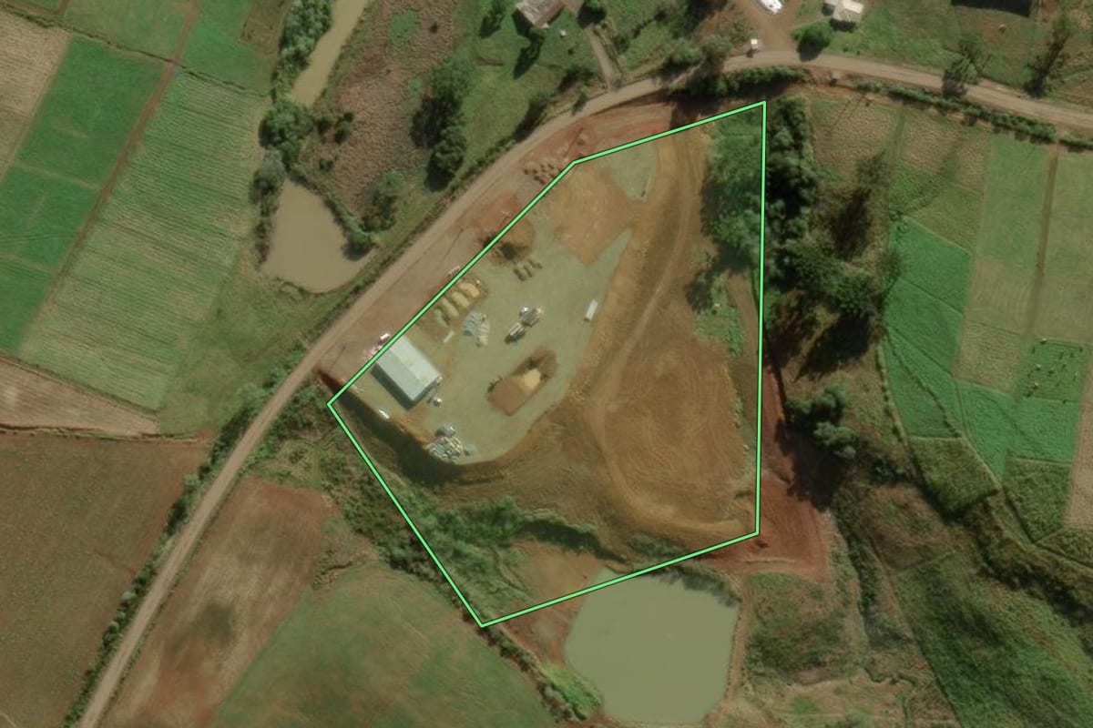 Imagem de satélite do imóvel rural em Abdon Batista (SC), com o contorno declarado no CAR desenhado por cima.