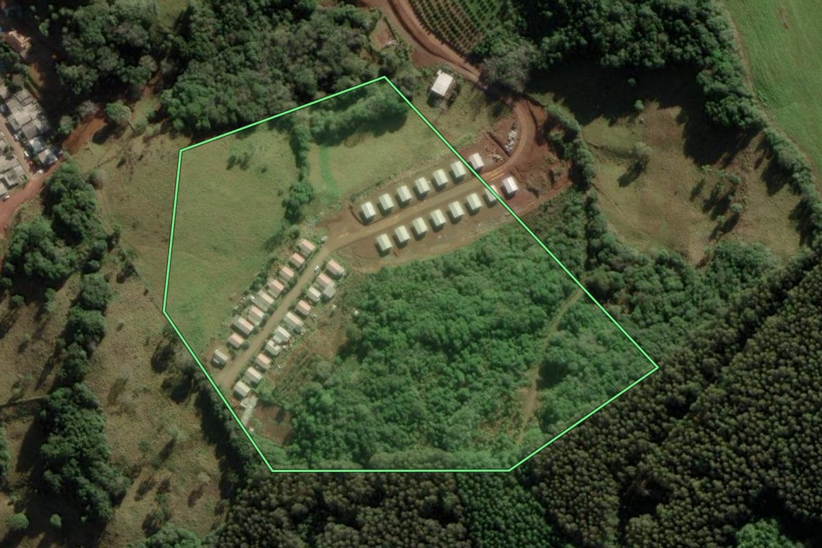 Imagem de satélite do imóvel rural em Abdon Batista (SC), com o contorno declarado no CAR desenhado por cima.