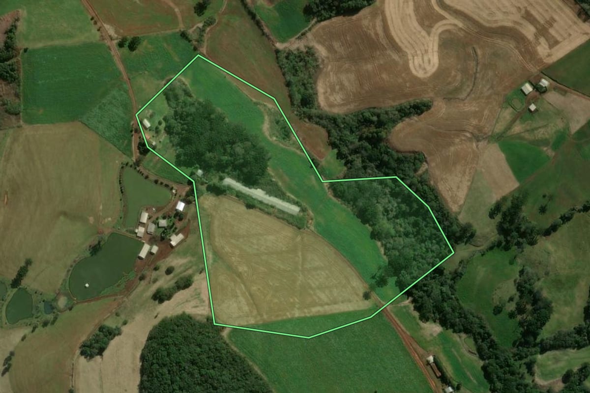 Imagem de satélite do imóvel rural em Abelardo Luz (SC), com o contorno declarado no CAR desenhado por cima.
