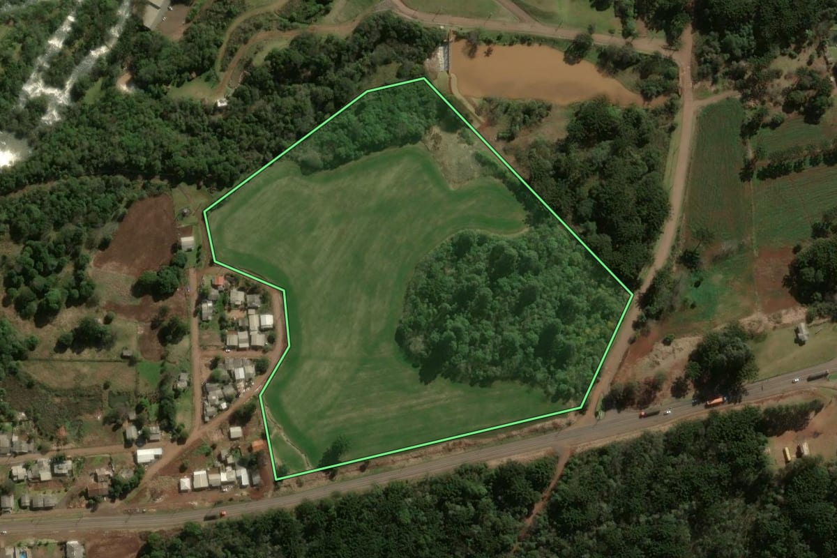 Imagem de satélite do imóvel rural em Abelardo Luz (SC), com o contorno declarado no CAR desenhado por cima.