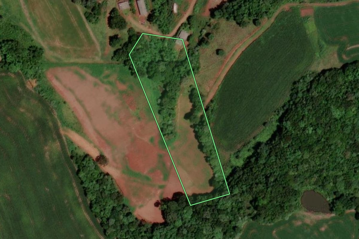 Imagem de satélite do imóvel rural em Abelardo Luz (SC), com o contorno declarado no CAR desenhado por cima.