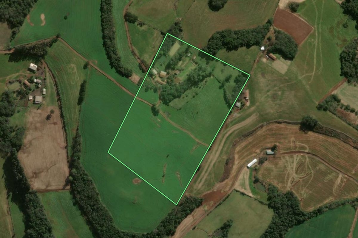 Imagem de satélite do imóvel rural em Abelardo Luz (SC), com o contorno declarado no CAR desenhado por cima.