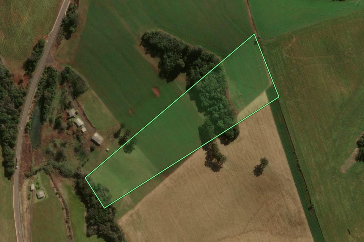 Imagem de satélite do imóvel rural em Abelardo Luz (SC), com o contorno declarado no CAR desenhado por cima.