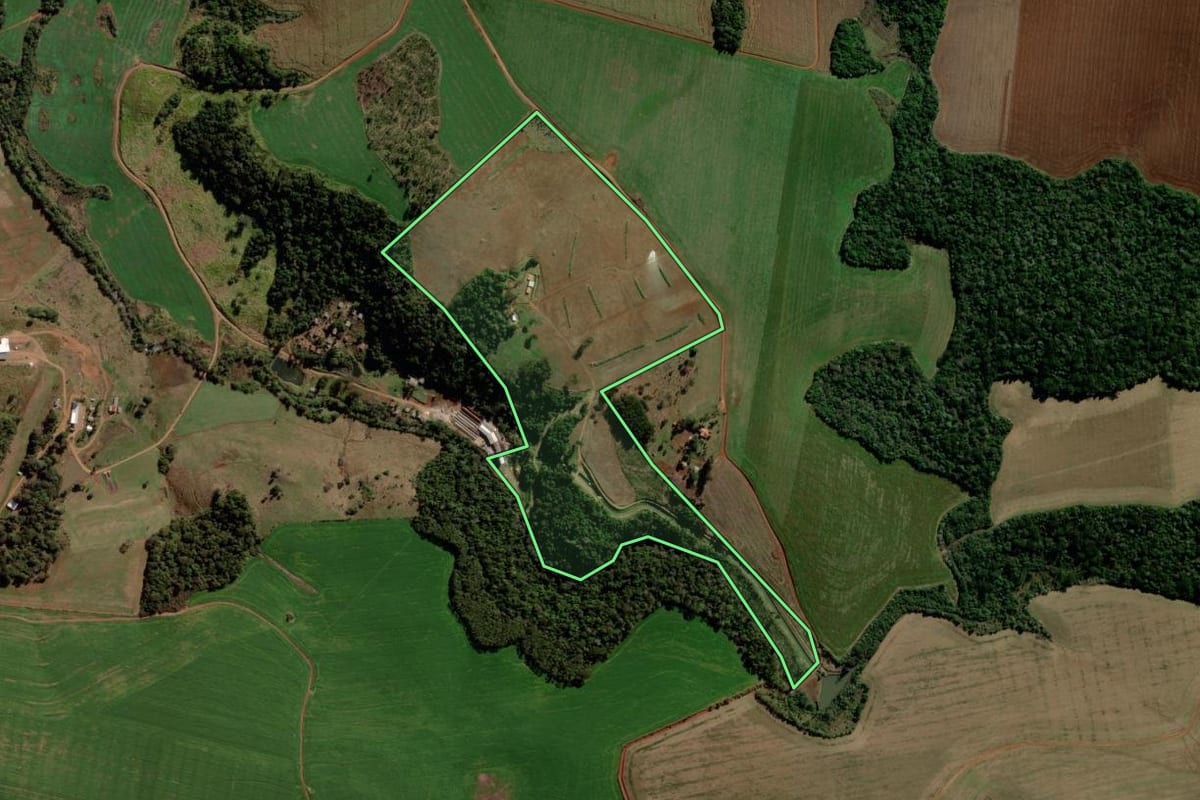 Imagem de satélite do imóvel rural em Abelardo Luz (SC), com o contorno declarado no CAR desenhado por cima.