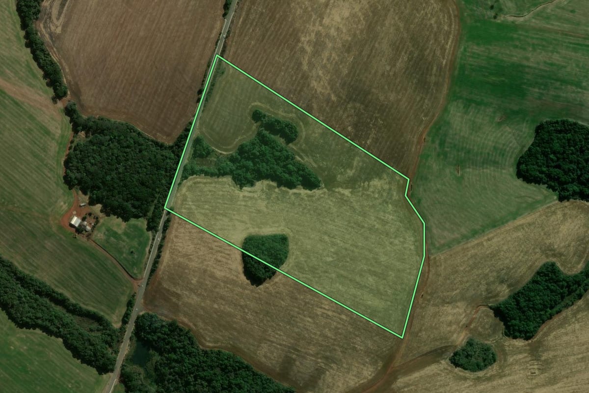 Imagem de satélite do imóvel rural em Abelardo Luz (SC), com o contorno declarado no CAR desenhado por cima.