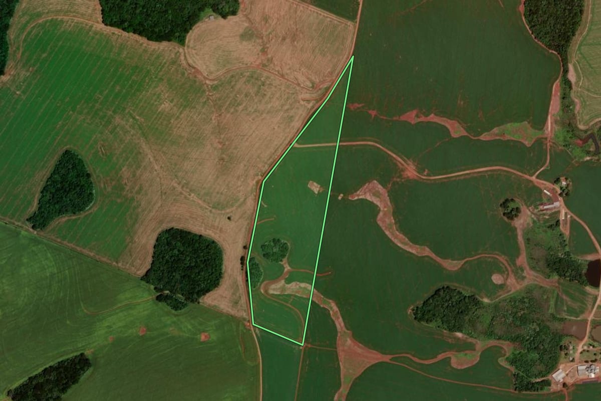 Imagem de satélite do imóvel rural em Abelardo Luz (SC), com o contorno declarado no CAR desenhado por cima.