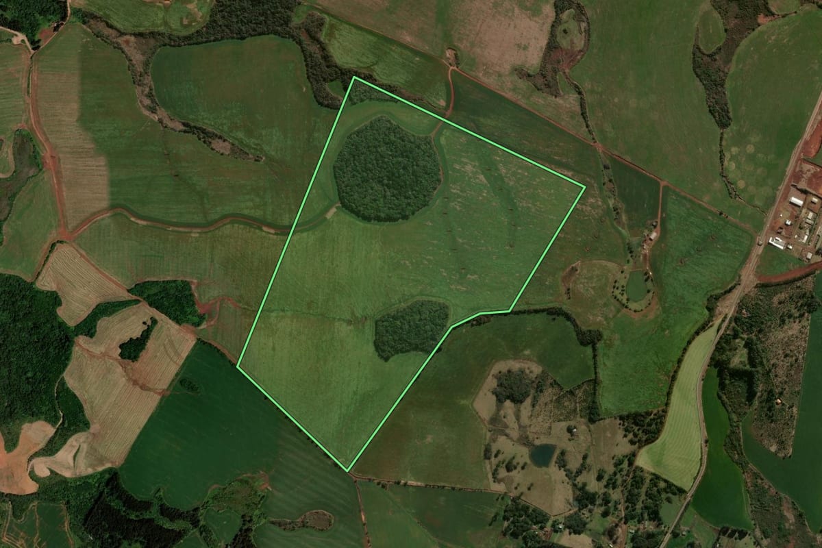 Imagem de satélite do imóvel rural em Abelardo Luz (SC), com o contorno declarado no CAR desenhado por cima.