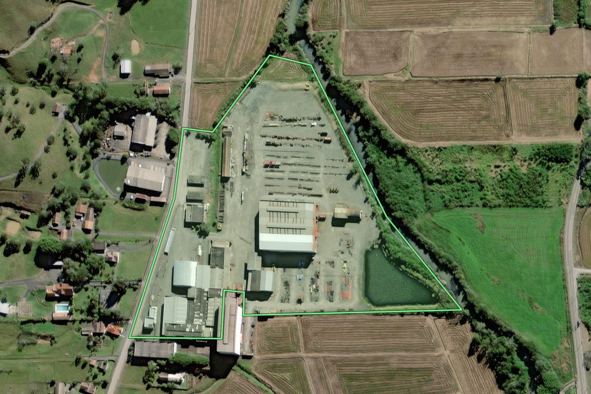 Imagem de satélite do imóvel rural em Agrolândia (SC), com o contorno declarado no CAR desenhado por cima.