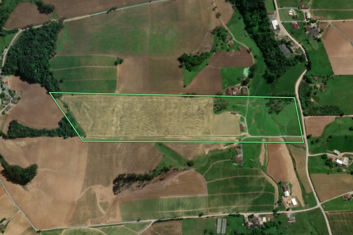 Imagem de satélite do imóvel rural em Agronômica (SC), com o contorno declarado no CAR desenhado por cima.