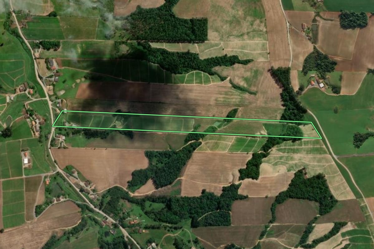 Imagem de satélite do imóvel rural em Agronômica (SC), com o contorno declarado no CAR desenhado por cima.