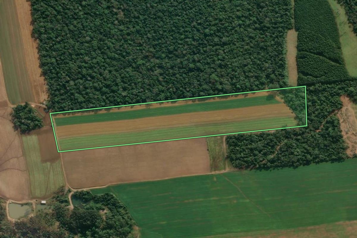 Imagem de satélite do imóvel rural em Agronômica (SC), com o contorno declarado no CAR desenhado por cima.